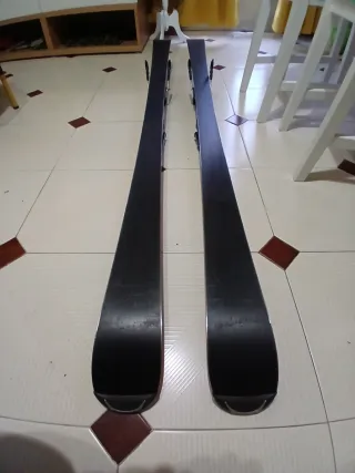 Esquís Atomic C-Series 9.T con bastones y funda