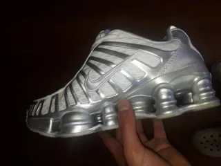 Zapatillas Nike Shox Plata y Blanco