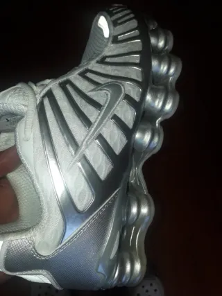 Zapatillas Nike Shox Plata y Blanco