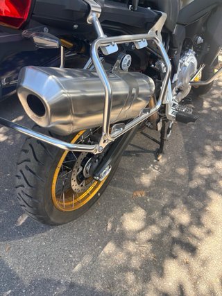 BMW F850GS Adventure Negra y Dorada