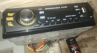 Radio de Coche y tiene  MP3/USB/SD Player.