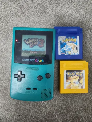 Nintendo Game Boy Color + 3 juegos Pokémon