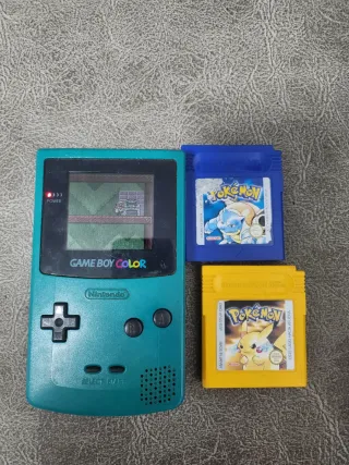Nintendo Game Boy Color + 3 juegos Pokémon