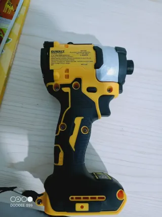 Atornillador de impacto Dewalt 18 20V Brushless.