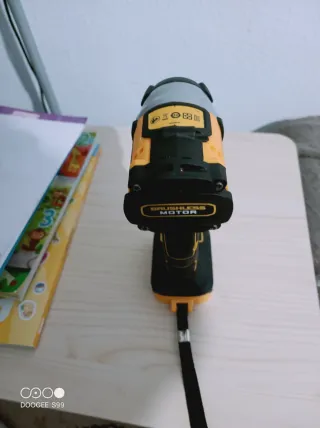 Atornillador de impacto Dewalt 18 20V Brushless.