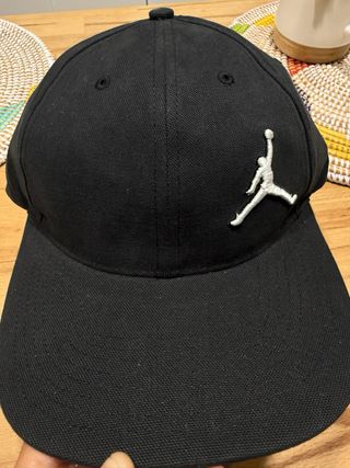 Gorra Jordan Negra Nueva con Etiquetas
