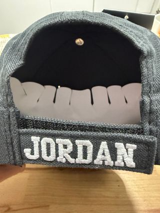 Gorra Jordan Negra Nueva con Etiquetas