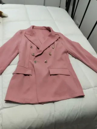 Chaqueta rosa palo botones dorados