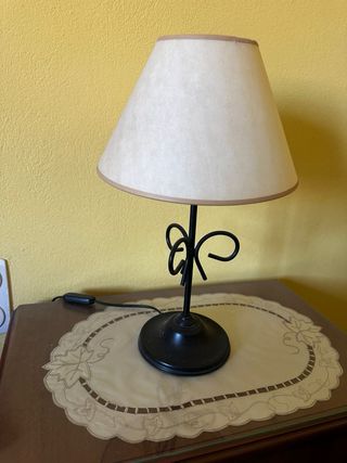 Lámpara colgante negra y amarilla