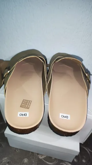 Zuecos Beige Talla 43