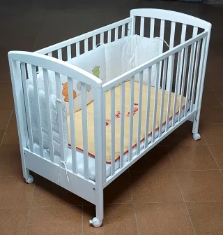 Cuna desmontable con colchón y barandilla elvadisa