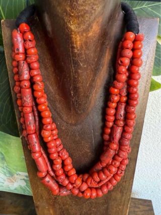 Collar de varias vueltas rojo y negro