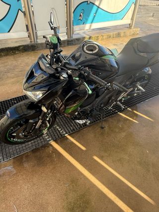 Kawasaki Z800 Negra y Verde