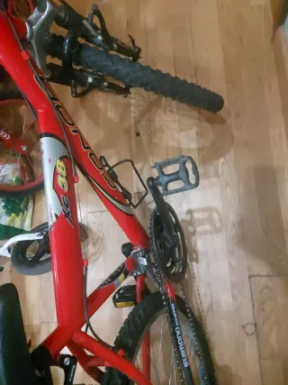 Bicicleta Roja Montaña