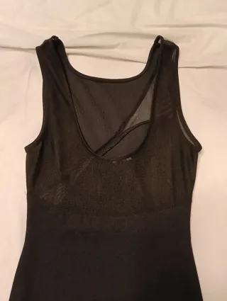 Vestido negro con transparencias