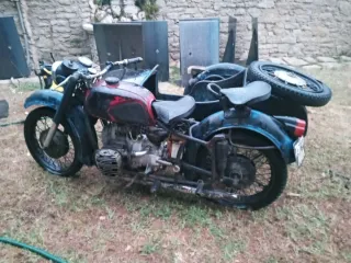 Moto Ural con Sidecar para restaurar,