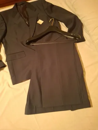 Traje de caballero negro con etiqueta