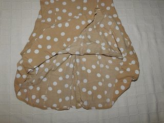 Vestido de lunares beige y blanco