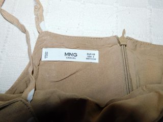 Vestido de lunares beige y blanco