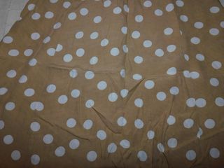 Vestido de lunares beige y blanco