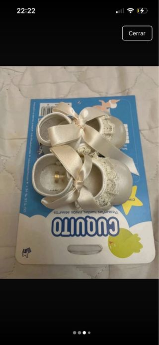 Zapatillas bebé piel blanca con de  lazos satén