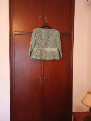 Vestido y chaqueta con estampado