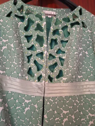 Vestido y chaqueta con estampado