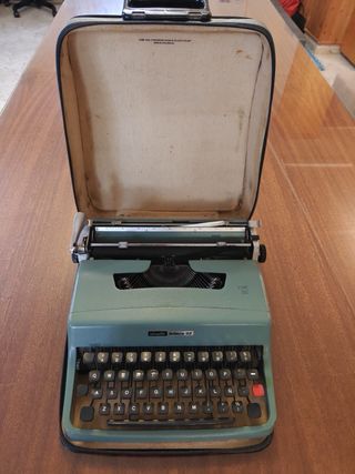 Máquina de escribir Olivetti Lettera 32