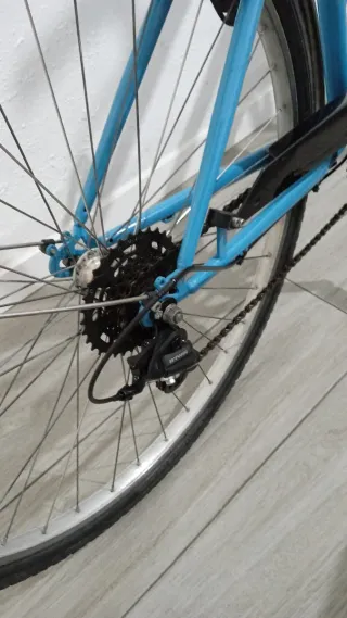 Bicicleta Paseo 28 Pulgadas. 5 Marchas . Btwin.