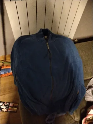 Chaqueta de punto azul para hombre