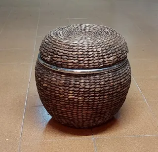 Cofre baúl redondo forrado con aro metal