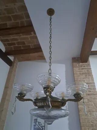 Lámpara de techo antigua dorada