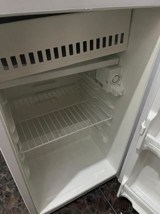 Mini nevera Daewoo con congelador