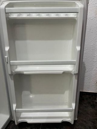 Mini nevera Daewoo con congelador