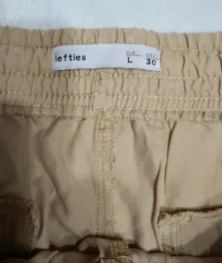 Pantalones cargo color caqui, beige y rosa