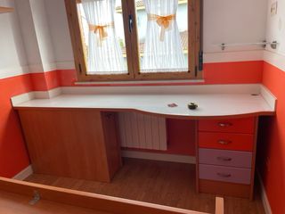 Armario infantil/juvenil madera, naranja y morado