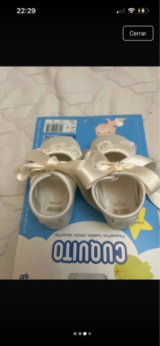 Zapatitos bebé ceremonia piel nácar lazo
