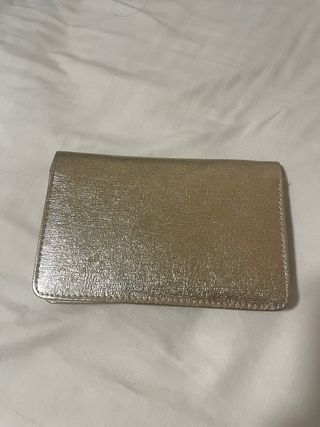 Bolso de mano dorado