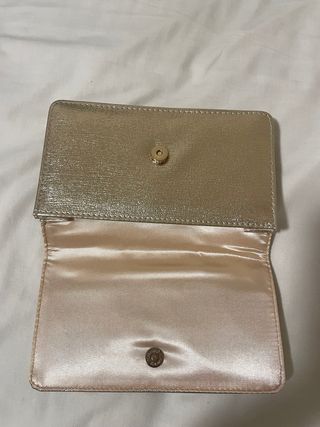 Bolso de mano dorado