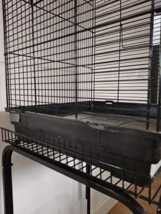 Jaula para pájaros con soporte