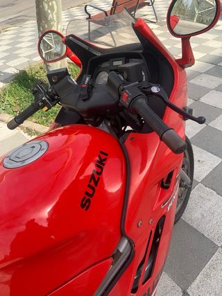 Suzuki GSX 1100 F Roja