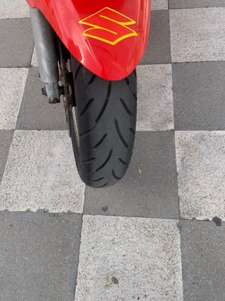 Suzuki GSX 1100 F Roja