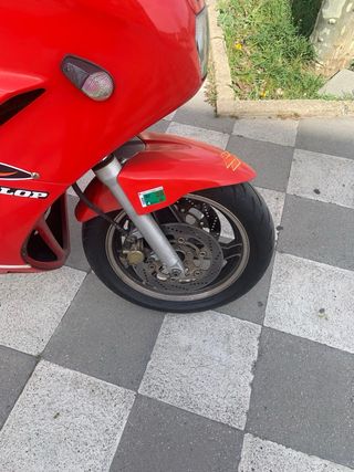 Suzuki GSX 1100 F Roja