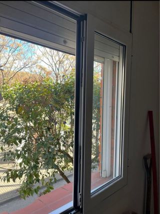 Ventanas de aluminio blancas