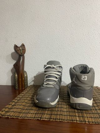 Zapatillas Jordan Gris y Blanco