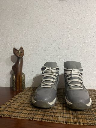 Zapatillas Jordan Gris y Blanco
