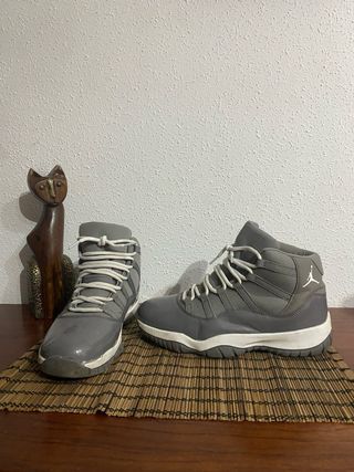 Zapatillas Jordan Gris y Blanco