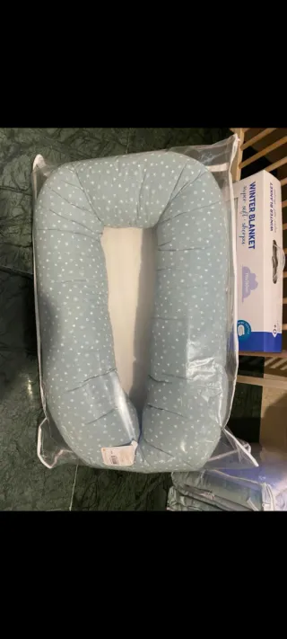 Nido para bebé con estampado de estrellas