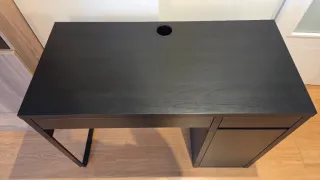 Escritorio IKEA MICKE negro-marrón 105x50cm