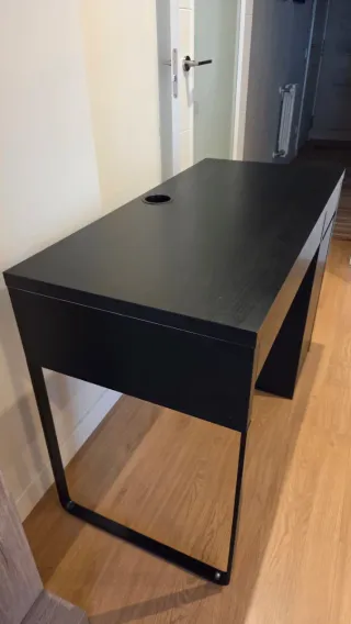 Escritorio IKEA MICKE negro-marrón 105x50cm